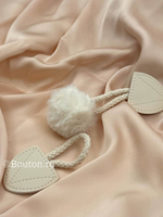 Застежка клевант с помпоном бежевый