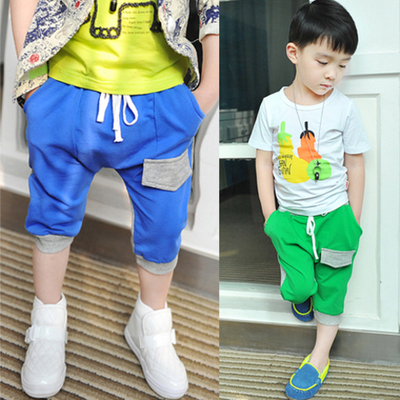 Бриджи двухцветные с крупным карманом на пуговице и надписью