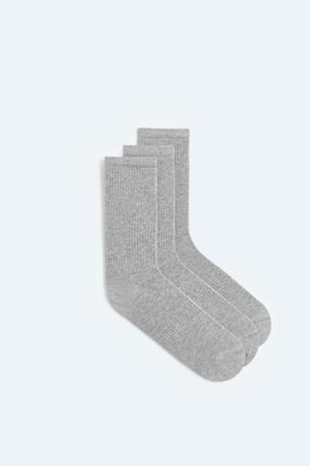 ZARA УПАКОВКА ИЗ 3 НОСКОВ В РУБЧИК, СЕРЫЙ