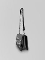 Сумка 1918 однотнная прямоугольная с серебрянной фурнитурой и ремешком-цепочка