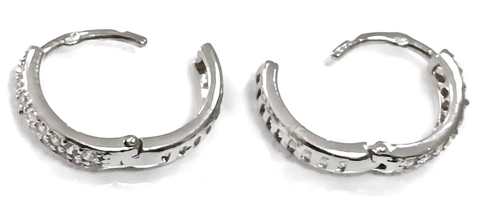 Ювелирные серьги из серебра с фианитами