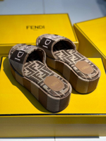 Шлепанцы Fendi