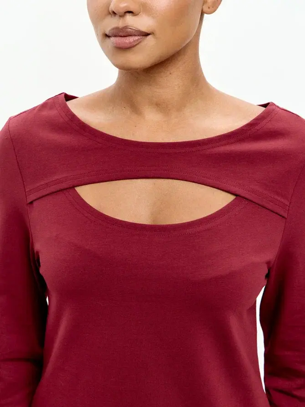 лонгслив дизайнерский с вырезом