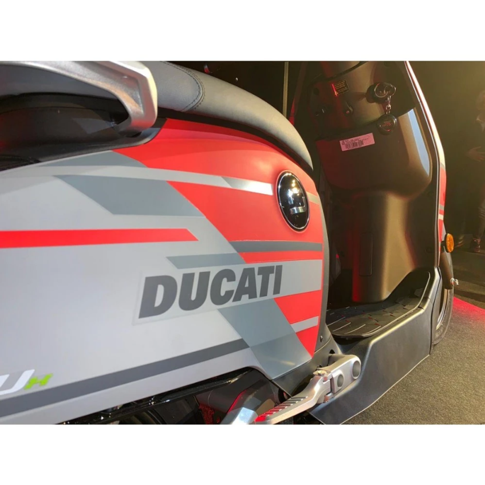 Электроскутер Super Soco Cux Ducati