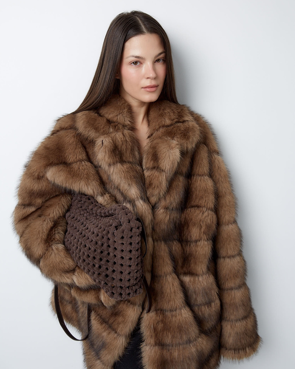 Шуба укороченная из искусственного меха соболя ореховый