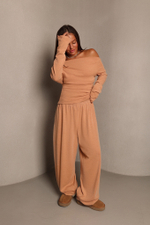 Лонгслив с открытым плечом из тонкого трикотажа