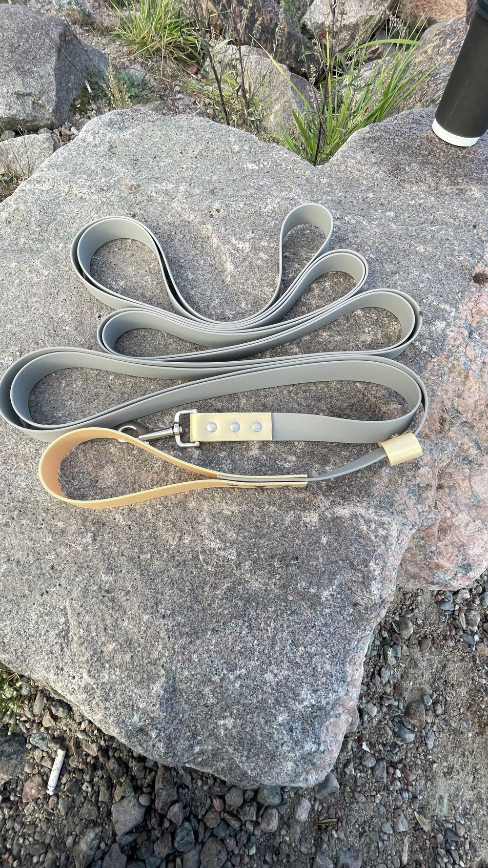 Перестёжка для собак , с ручкой перехват биотан 3 м , 25 мм. Серый и шимер блестящий золотой