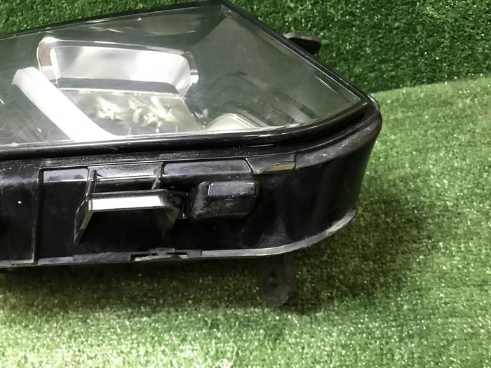 Фара правая Geely Coolray (2019-2023) LED