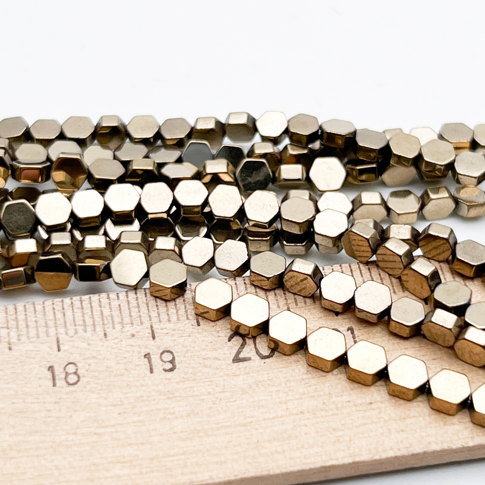 Гематит Шестигранник бусины (имитация), цвет золотистый, размер около 4*4,2 мм, цена за отрезок 19 см (1/2 нити)