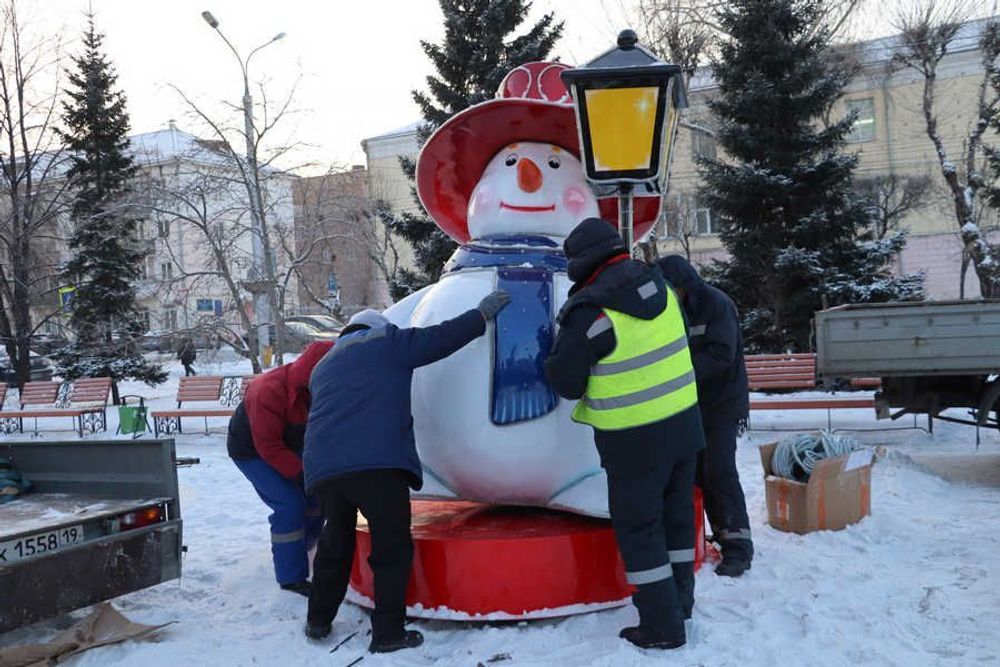 Уличная фигура "Снеговик с фонарем"