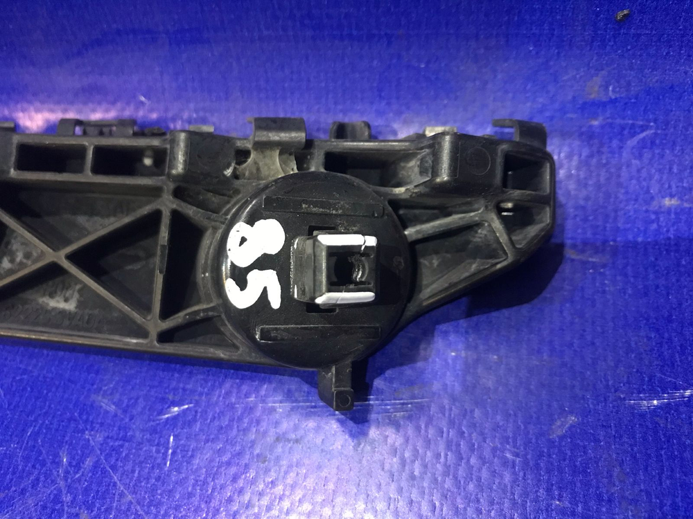 Крепление бампера переднее левое NISSAN NOTE 2012-2016