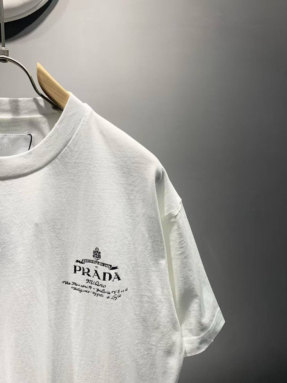 Футболка Prada