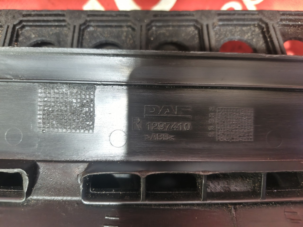 Накладка торпедо правая 2019г.