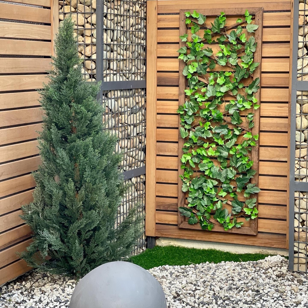 Озеленение искусственными растениями внутреннего дворика отеля "Hilton" г.Краснодар