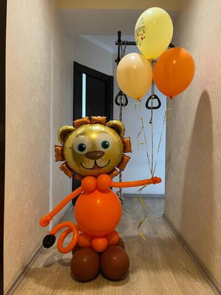Фигура из шаров Лев