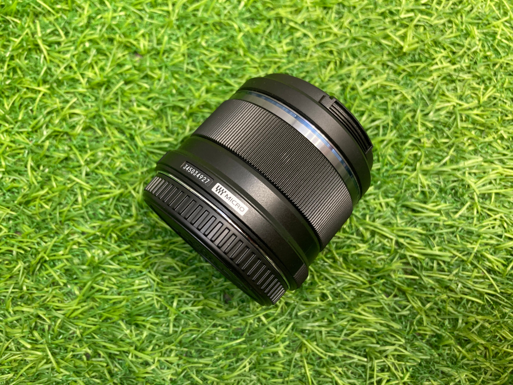 Olympus 25mm 1.8 Micro 4/3