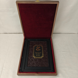 Книга в переплёте из натуральной кожи "Афоризмы великих врачей"-2 в футляре