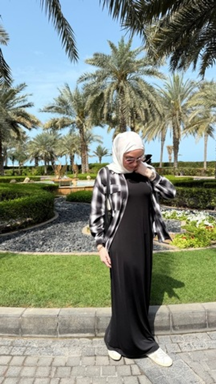 Платье черное без рукавов