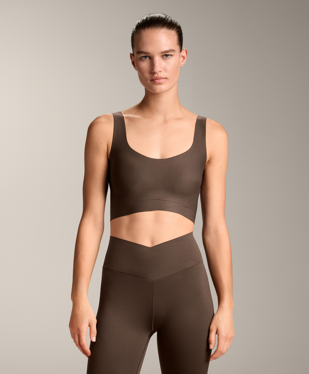 Oysho Спортивный бюстгальтер средней поддержки Perfect-adapt с чашками, темно-коричневый