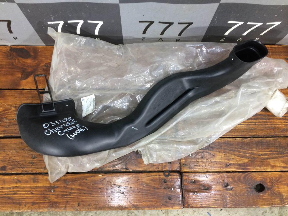 Воздухозаборник Chevrolet Cruze Новый Оригинал 13307080