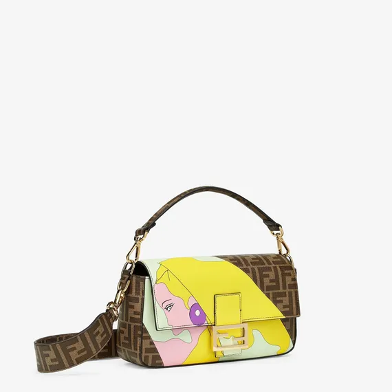 Сумка Fendi из глянцевой ткани FF со вставкой