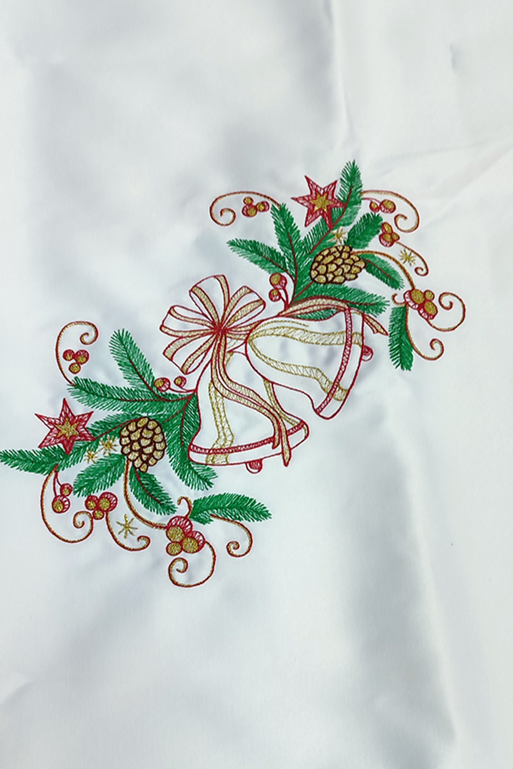 Скатерть столовая с вышивкой