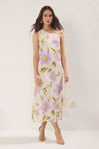 Платье миди с одним рукавом А-силуэта и сиреневыми цветами TWOSS25EL00438