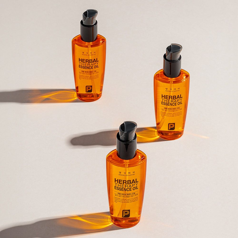 DAENG GI MEO RI Восстанавливающее масло для волос Herbal Therapy Essence Oil 140 ml.