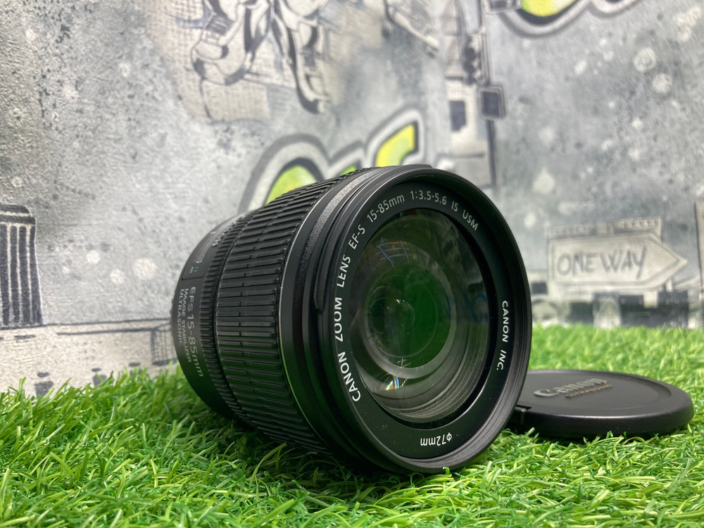 Canon EF-S 15-85mm 3.5-5.6 IS USM