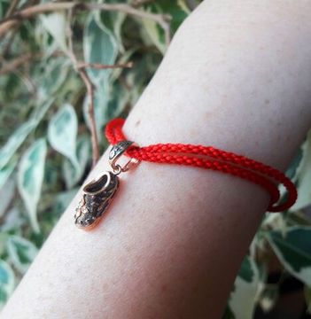 Браслет с позолоченным тапочком Спиридона и бусиной Спаси и Сохрани