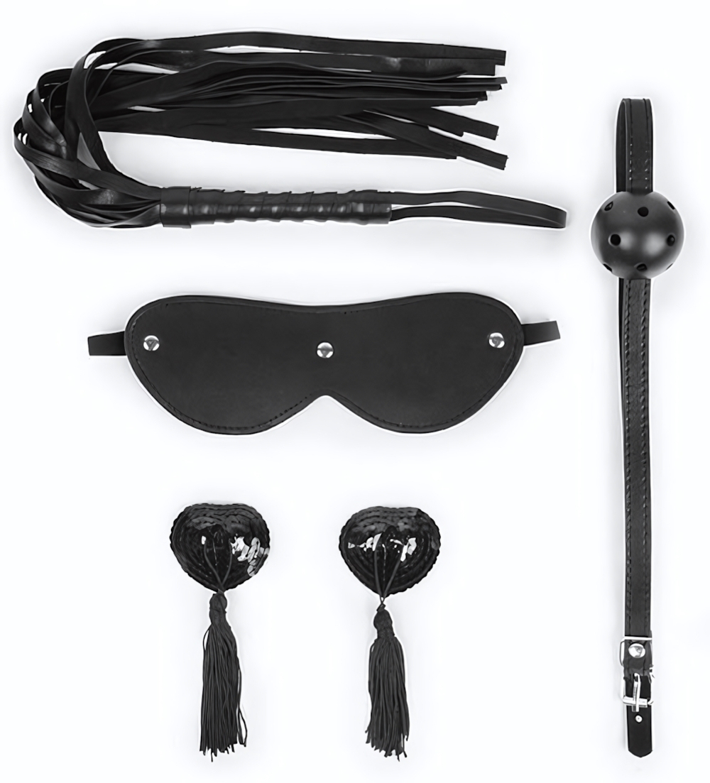 Эротический набор в черном цвете: маска, кляп, пэстисы, плётка (Цвет: черный)