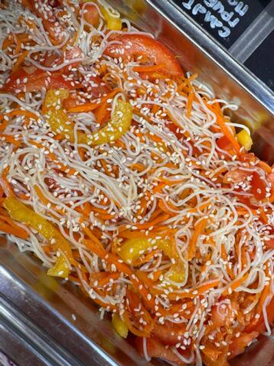 Салат с Фунчозой и Овощами 180г