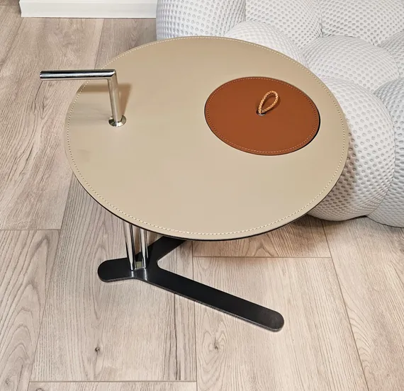 Приставной столик с ручкой 4476, бежевя экокожа