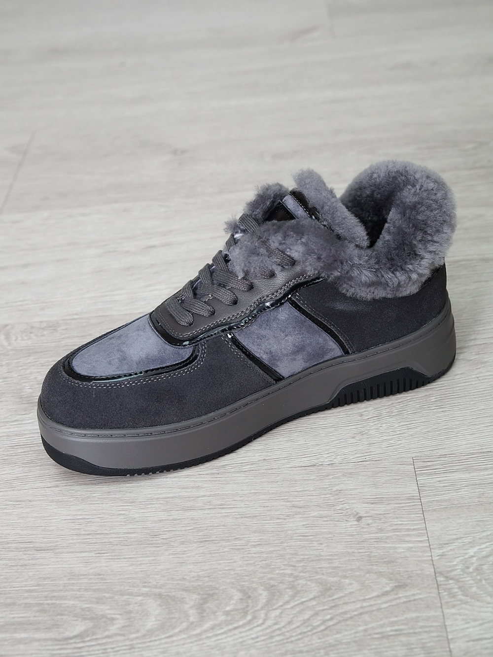 Кроссовки женские зимние