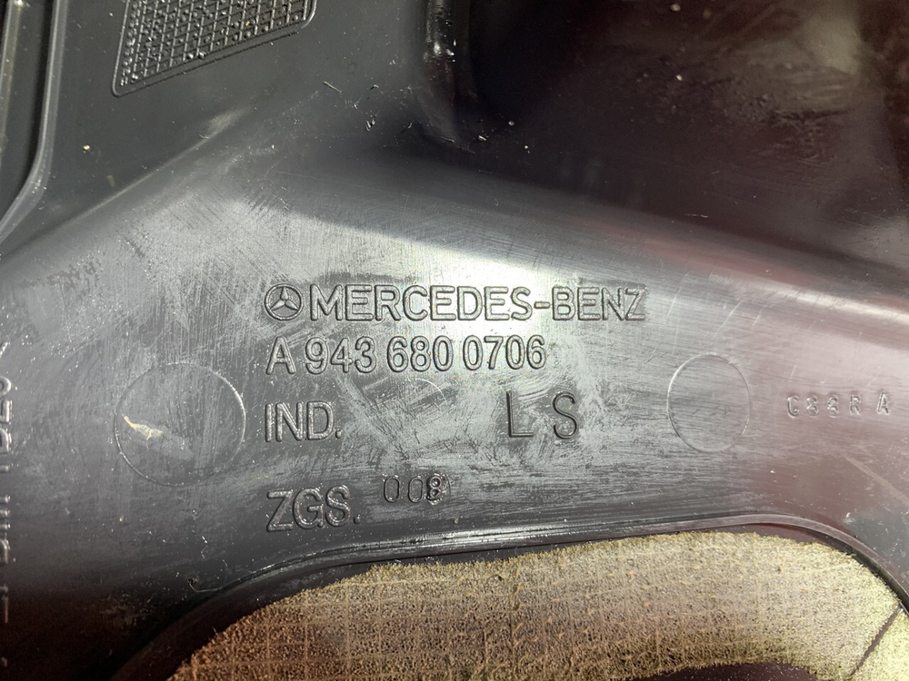 Накладка салона правая