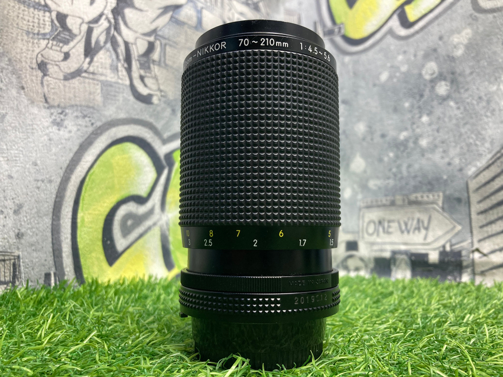 Nikon 70-210mm 4.5-5.6 Zoom-Nikkor