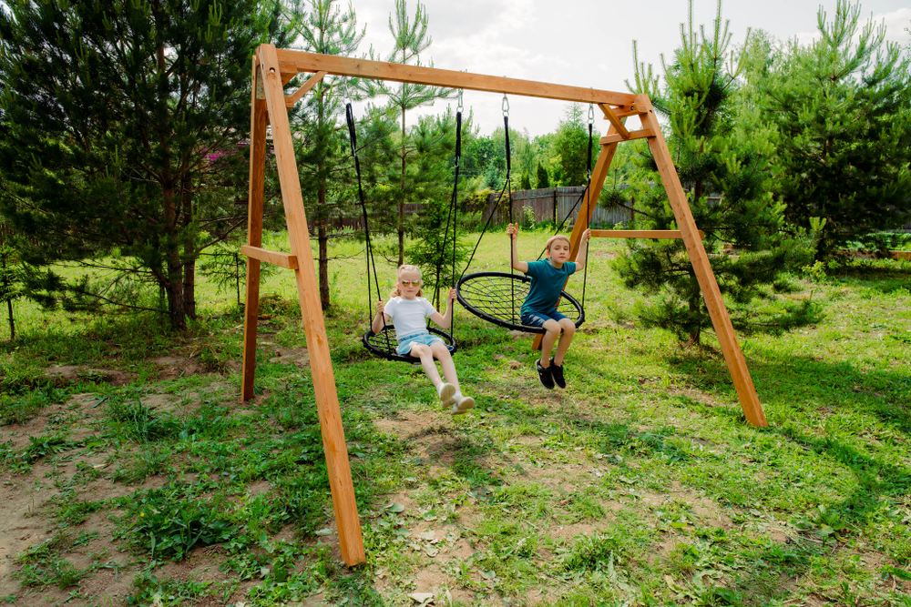 Деревянные качели с качелями гнездо 60 см и качелями гнездо 100 см