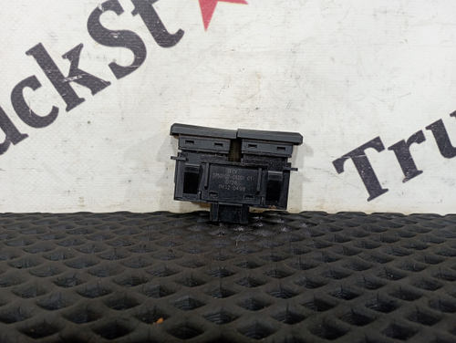 Кнопка освещения салона