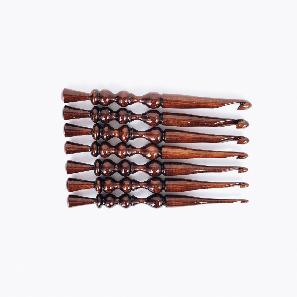 Набор деревянных крючков для вязания из 7 штук (4- 10 мм.) из древесины кедра. KN2