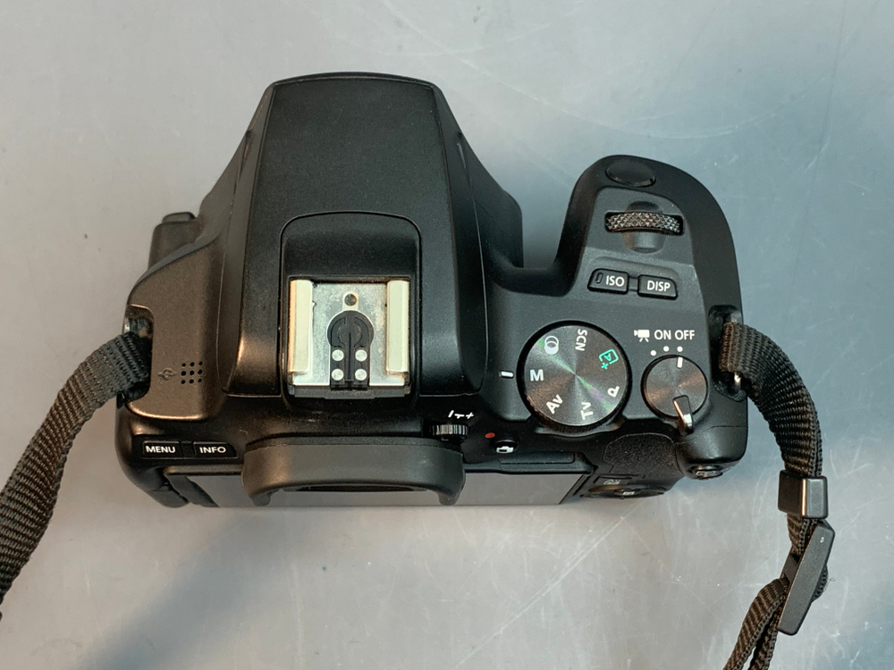 Canon 250D Kit 18-55mm STM 27.000 кадров