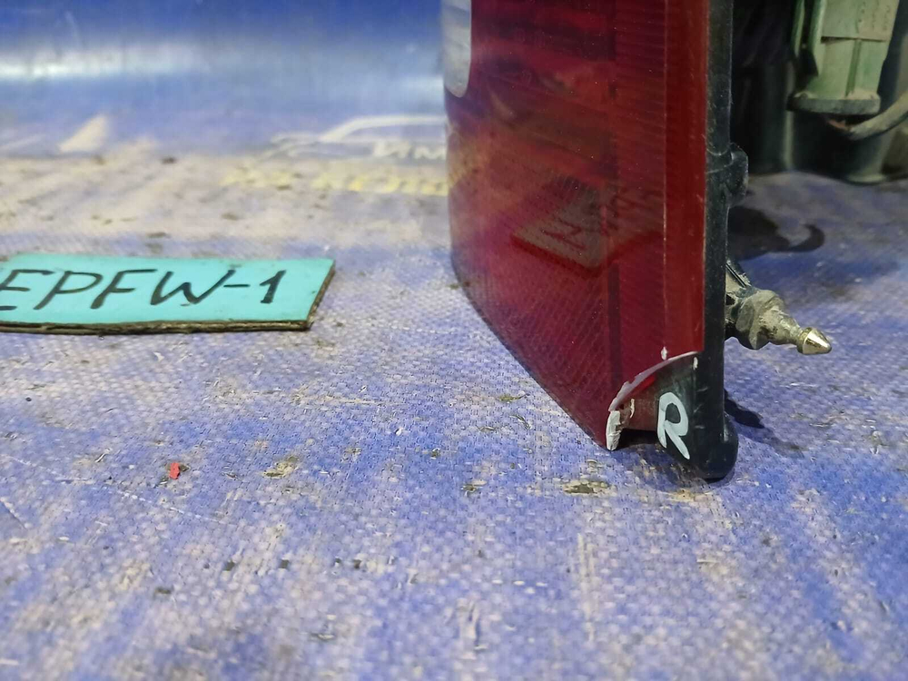 Стоп правый MAZDA TRIBUTE 2002