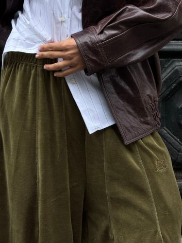 Зеленые спортивные брюки из велюра