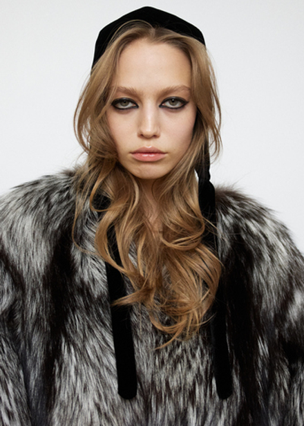 Классический чепчик из бархата