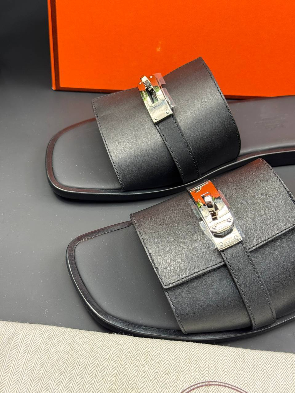 Шлёпанцы Hermes