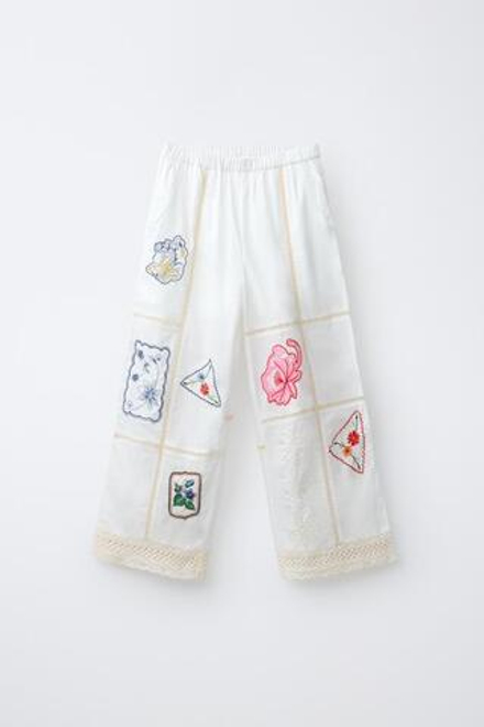 ZARA ПРЯМЫЕ БРЮКИ С ВЫШИВКОЙ В СТИЛЕ ПЭЧВОРК, ЭКРЮ