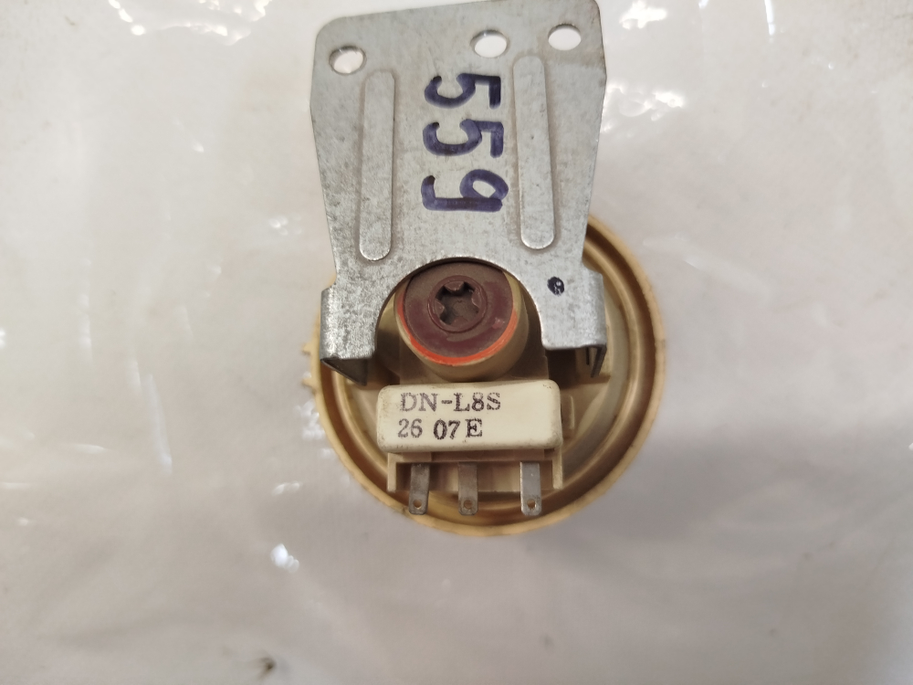 559 Датчик уровня воды (Прессостат) для стиральной машины Beko, LG DN-L8S б/у