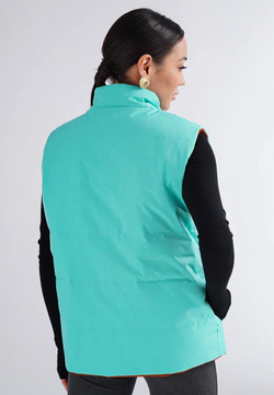 Двусторонняя жилетка на пуху