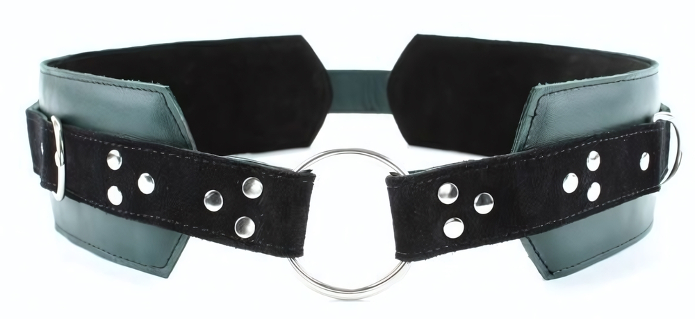 Изумрудный пояс с колечками для крепления наручников Emerald Leather Belt (Размер: S-M-L) (Цвет: изумрудный)