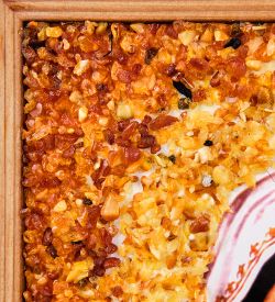 AMB-71/10 Икона Божией Матери (с янтарной крошкой) дер.краш.рамка 21х30