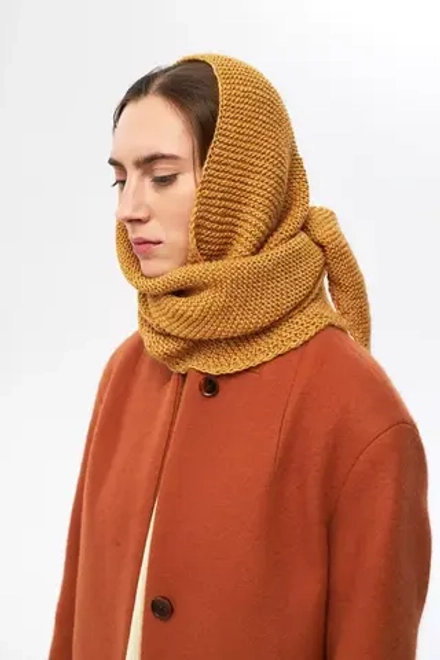Косынка горчичного цвета из мягкой шерсти